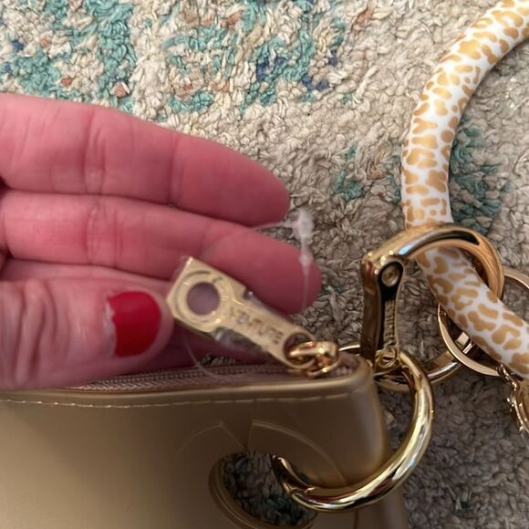 NWOT Oventure Silicone Big O Key Ring w/Large Silicone Pouch -Gold - Picture 3 of 10